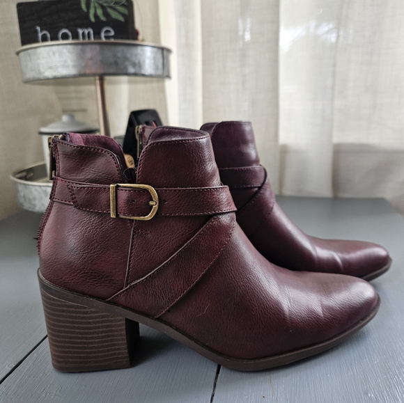 FRYE AND CO. Shoes - Frye & Co Pembrooke Boots in Redwood